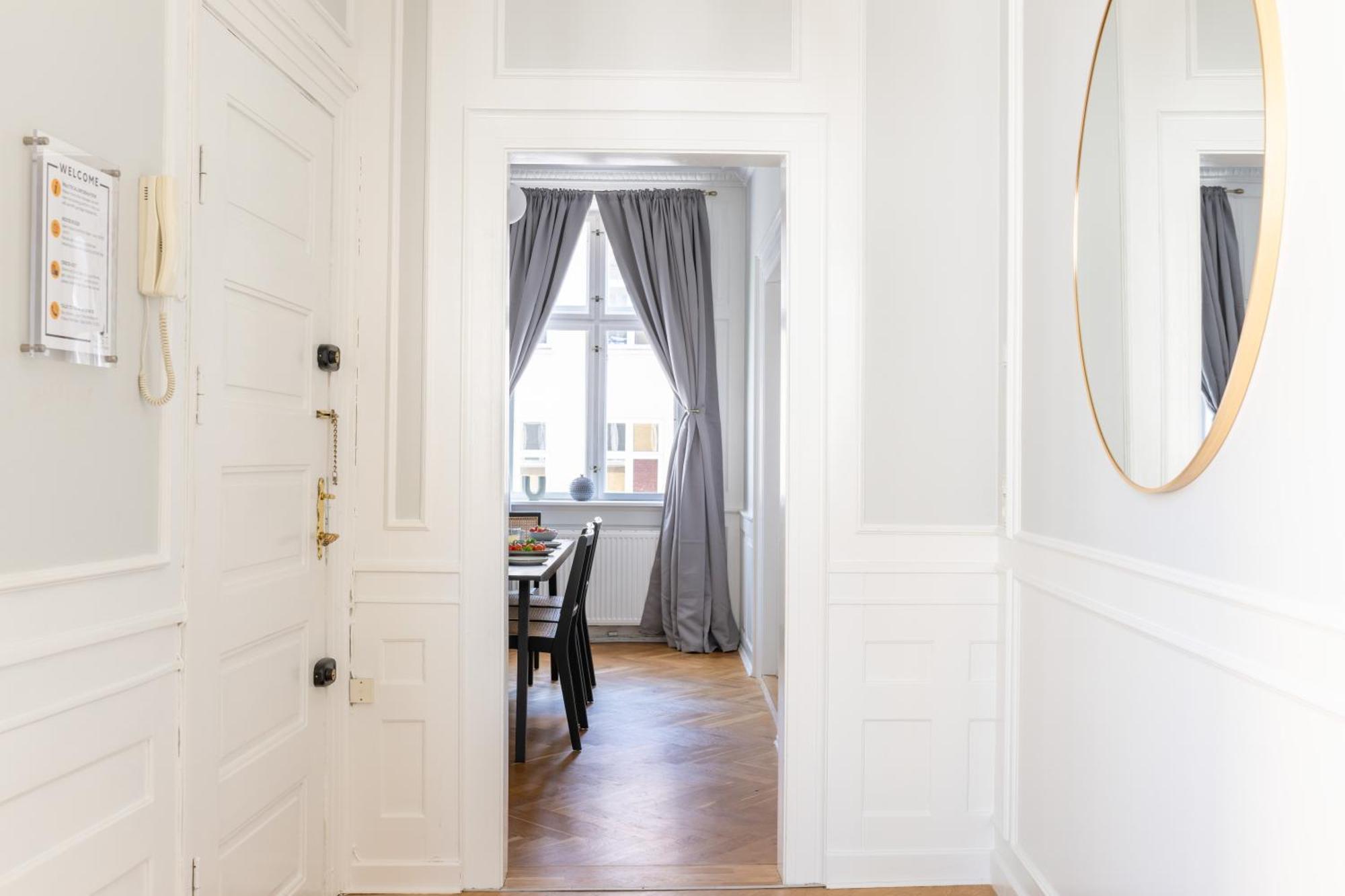 Large Apartment With Canal View In Central Cph City Kodaň Exteriér fotografie